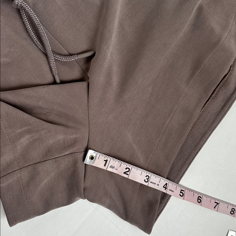 Athleta Seasoft Midrise 4” Drawstring Active Shorts in Taupe - Picture 7 of 8